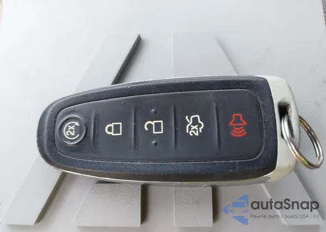 2018 Ford Escape Titanium z USA, uszkodzony, nr VIN 1FMCU9J98JUC67847